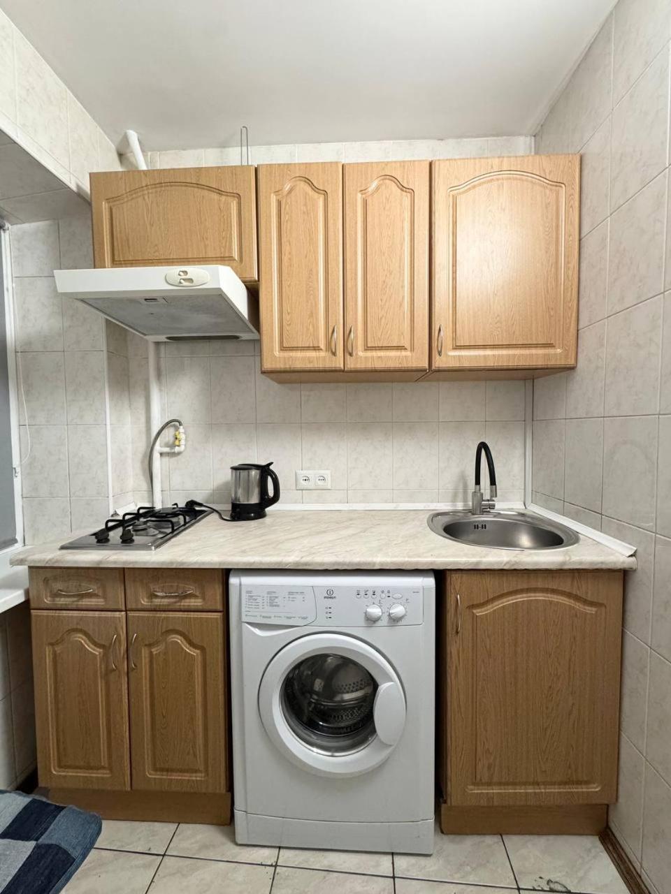 Апартаменти З 2-Ма Кімнатами В 5 Хвилинах Від М. Печерська Kiew Exterior foto