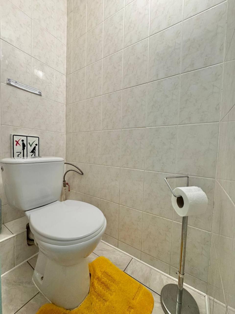 Апартаменти З 2-Ма Кімнатами В 5 Хвилинах Від М. Печерська Kiew Exterior foto